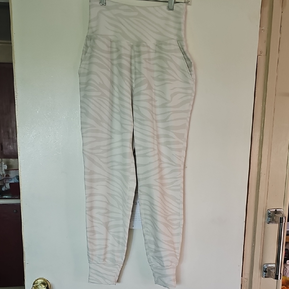 Old Navy Cream Zebra Print Women's Joggers. Size Small.